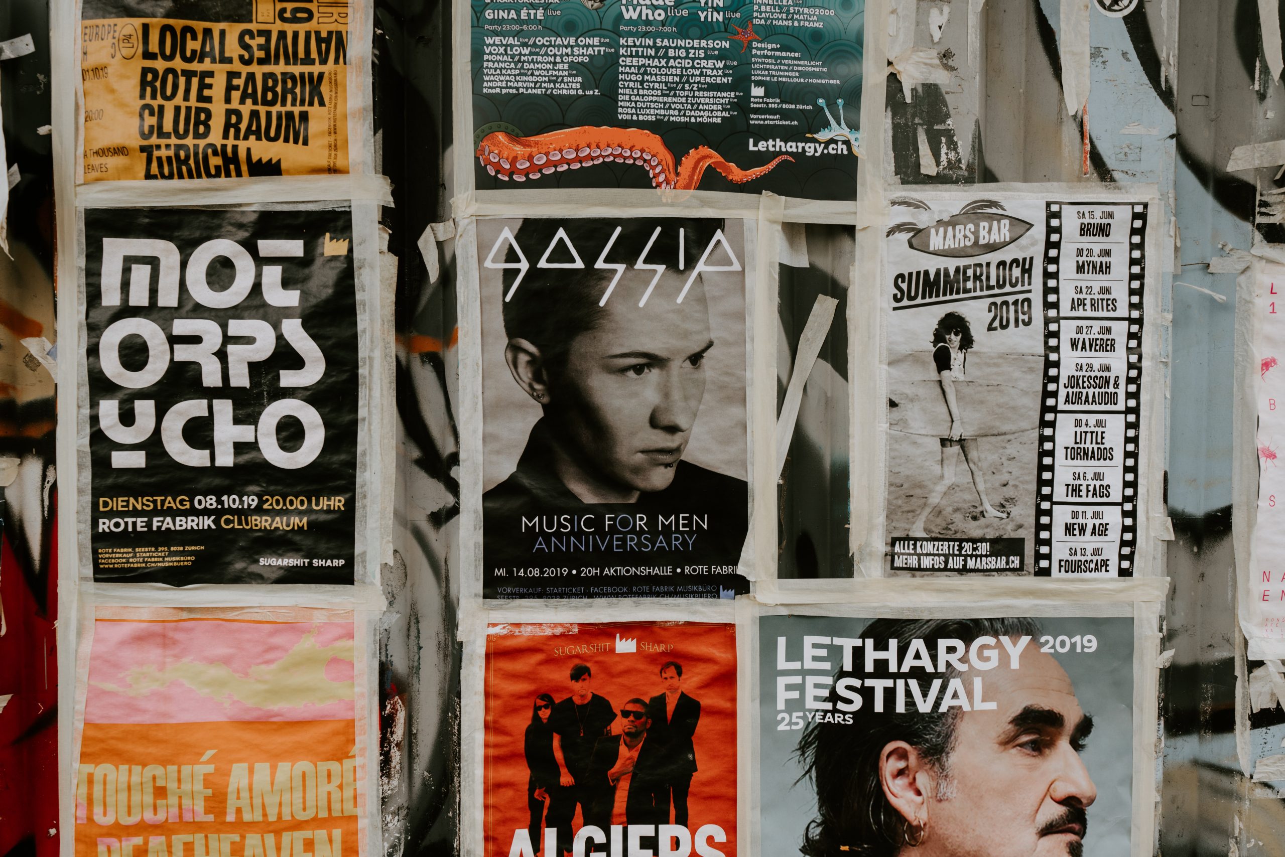 Ciri-ciri Poster, Jenis dan Tujuannya