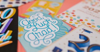 Jenis Kertas Undangan yang Penuh Kesan: Bahan dan Ukuran. Kertas Undangan Online Print