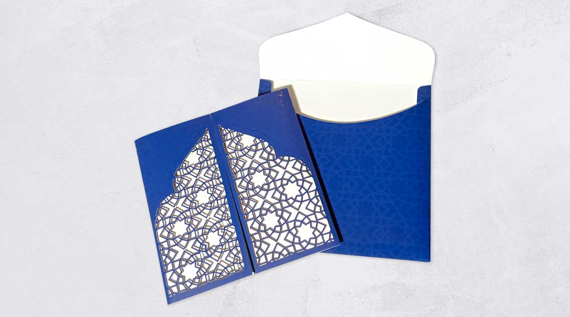 Desain amplop THR geometris.