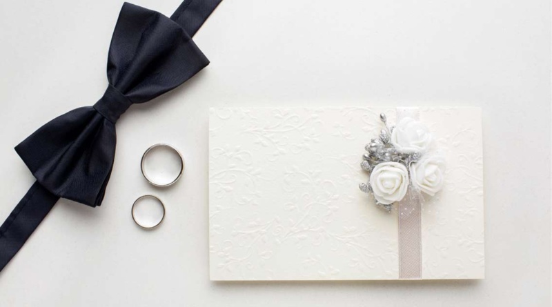Ilustrasi pilihan kertas undangan pernikahan